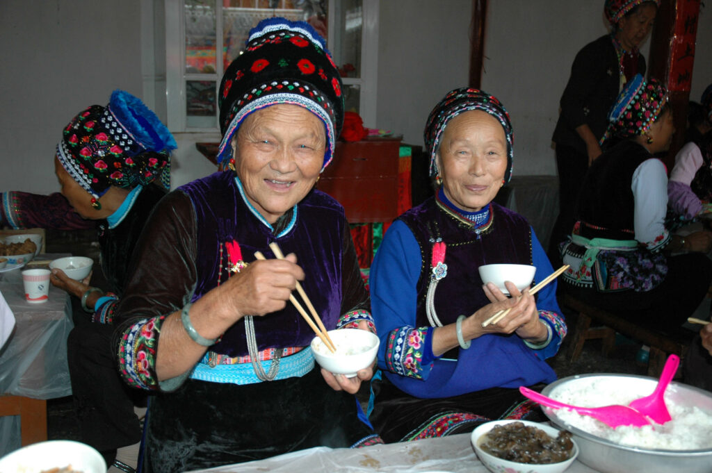 repas traditionnel fête Zoucheng Chine baguettes riz