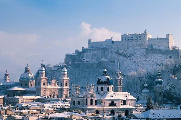 Salzbourg, vue sur la forteresse hiver neige nouvel an