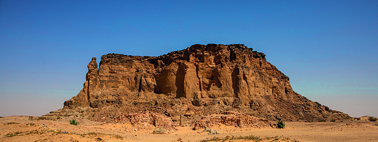 Vestige du grand temple d’Amon au pied du Djebel Barkal au Soudan