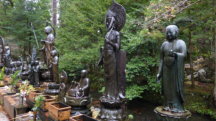 Japon mont Koya okuno-in sanctuaire bouddhique statues