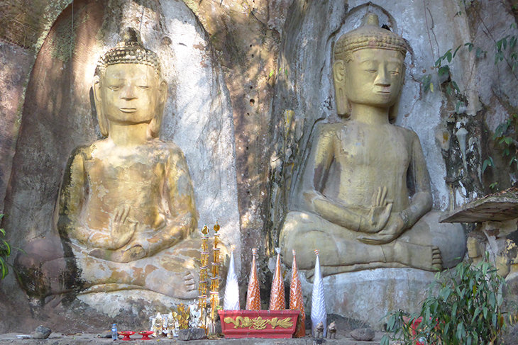 Laos Van Vieng statues Bouddhas pierre grotte