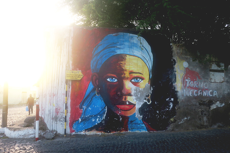 Dans les rues de Porto Novo, au Cap-Vert street art voyages culturels