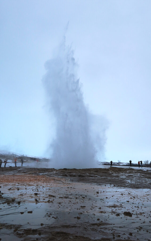 Le geyser Strokkur, à Geysir en Islande