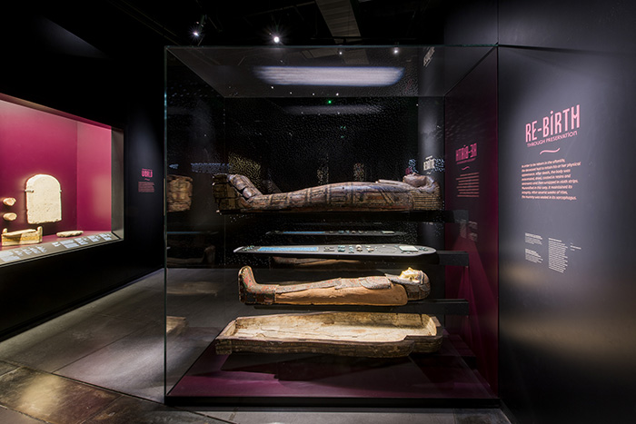 Lyon momie égyptienne sarcophage collections égyptiennes rites funéraires 