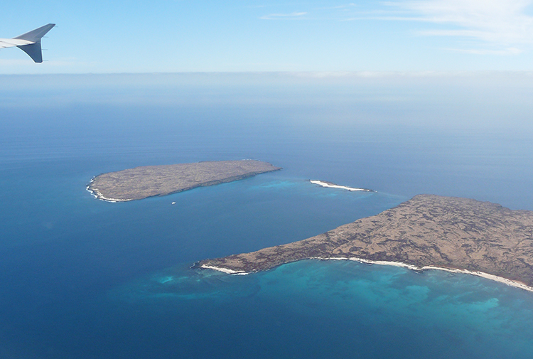 Arrivée en avion aux Galápagos, Équateur, circuits Arts et Vie, voyages culturel