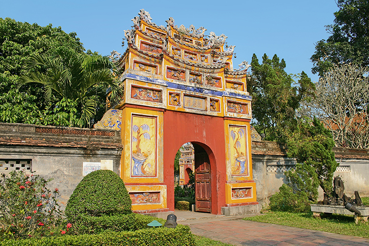 L’entrée de la Cité impériale de Hué Vietnam voyage culturel