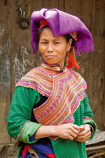 Femme hmong fleur voyage culturel