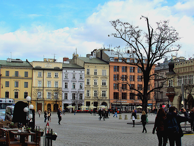 Pologne Voyage Arts et vie Cracovie place de marché médiéval