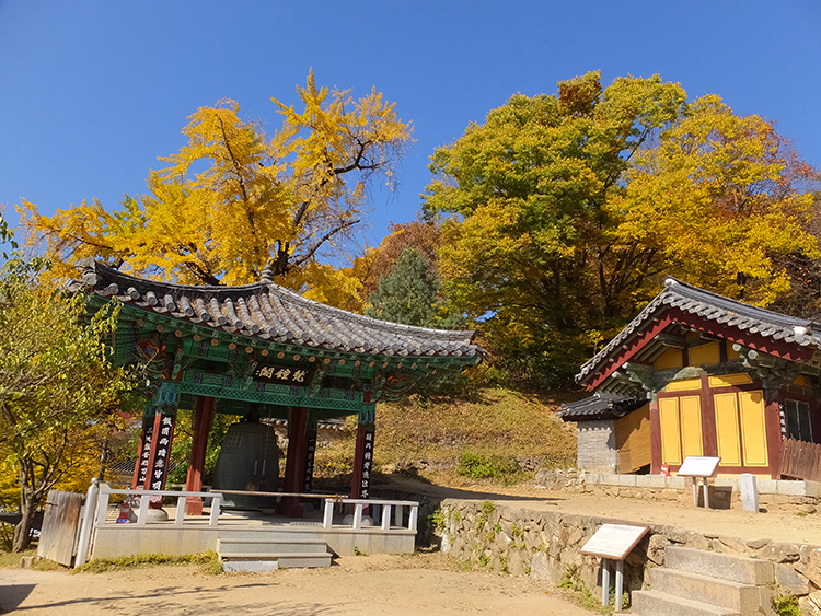 Le temple Haeinsa en Corée du Sud automne