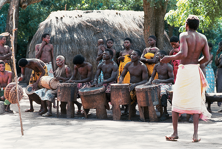 Musiciens d'un village masaï au Kenya