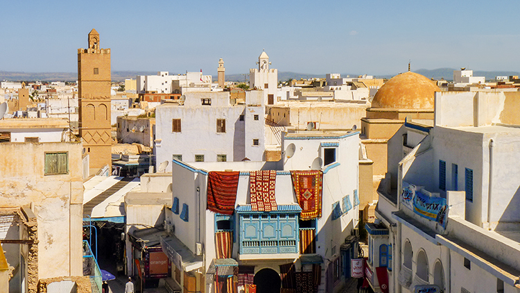 Vue de la médina de Kairouan, Tunisie  arts et vie voyages culturels