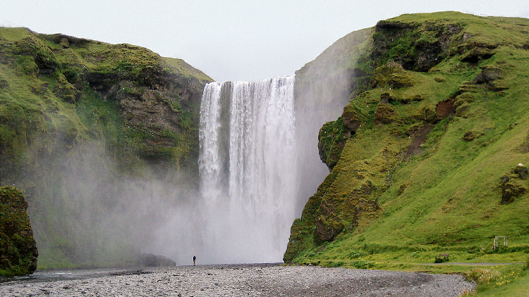 Les chutes de Skogafoss, en Islande