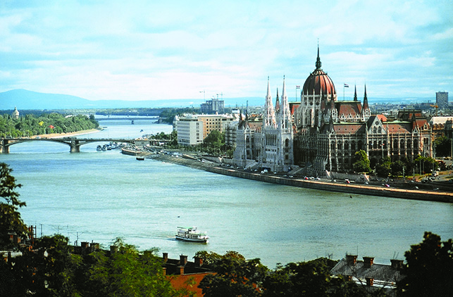 vue de Budapest, avec le Danube et le Parlement