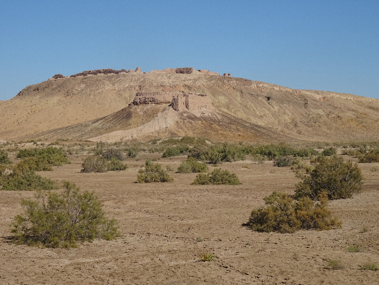 Vue sur le site d'Ayaz Kala, forteresse dans le désert en Ouzbékistan