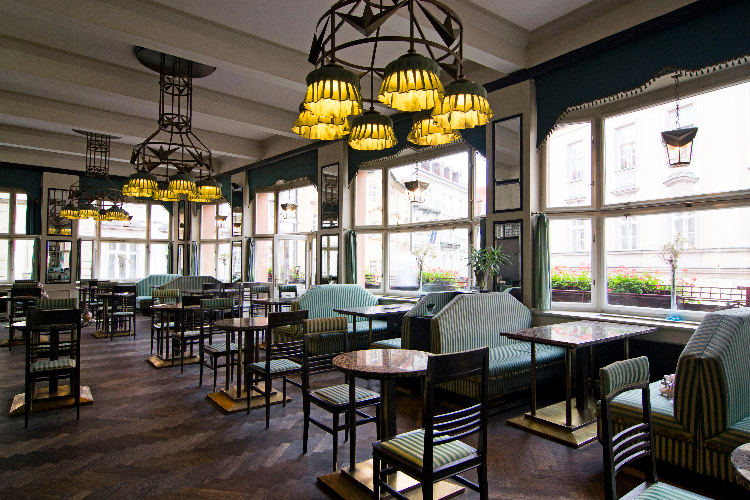 Le décor cubiste du Café Grand Orient 