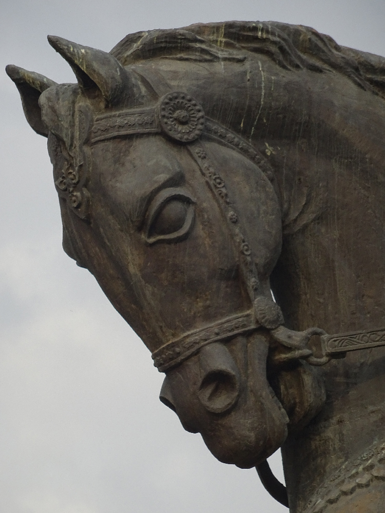 Détail de la statue de Tamerlan à Tachkent