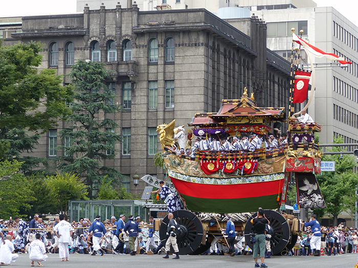 Japon défilé de char pendant le Gion Matsuri à Kyoto