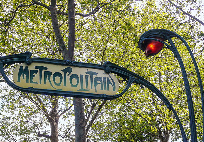 Entrée du métro parisien par Hervé Guimard