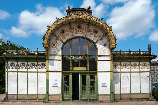 la station de métro Karlplatz à Vienne