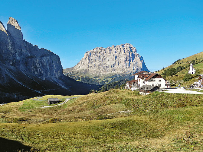 Vue sur le massif du Sella 